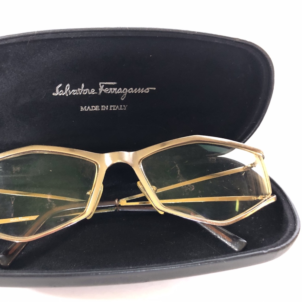 Elegant beautiful VNTG Ferragamo frame